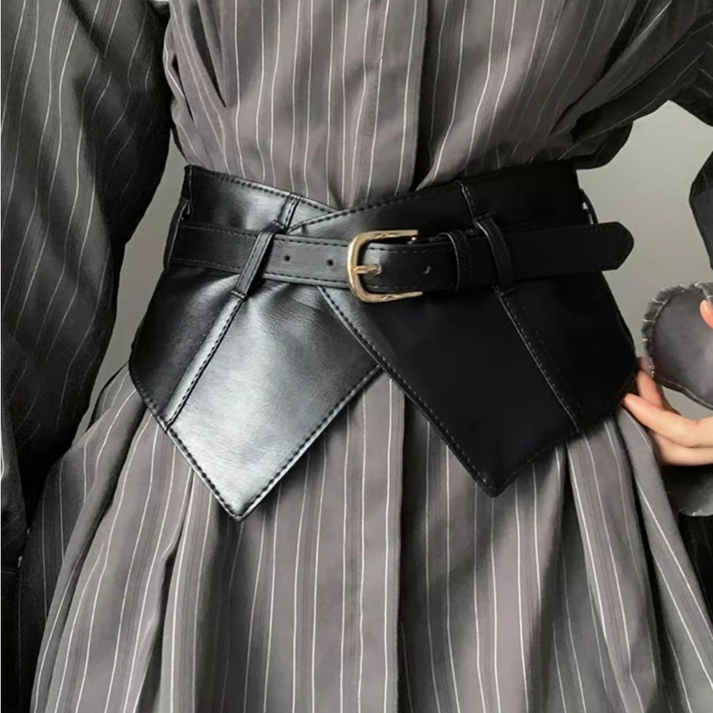 Gothic Minimalist Belt - Picture 1 of 6